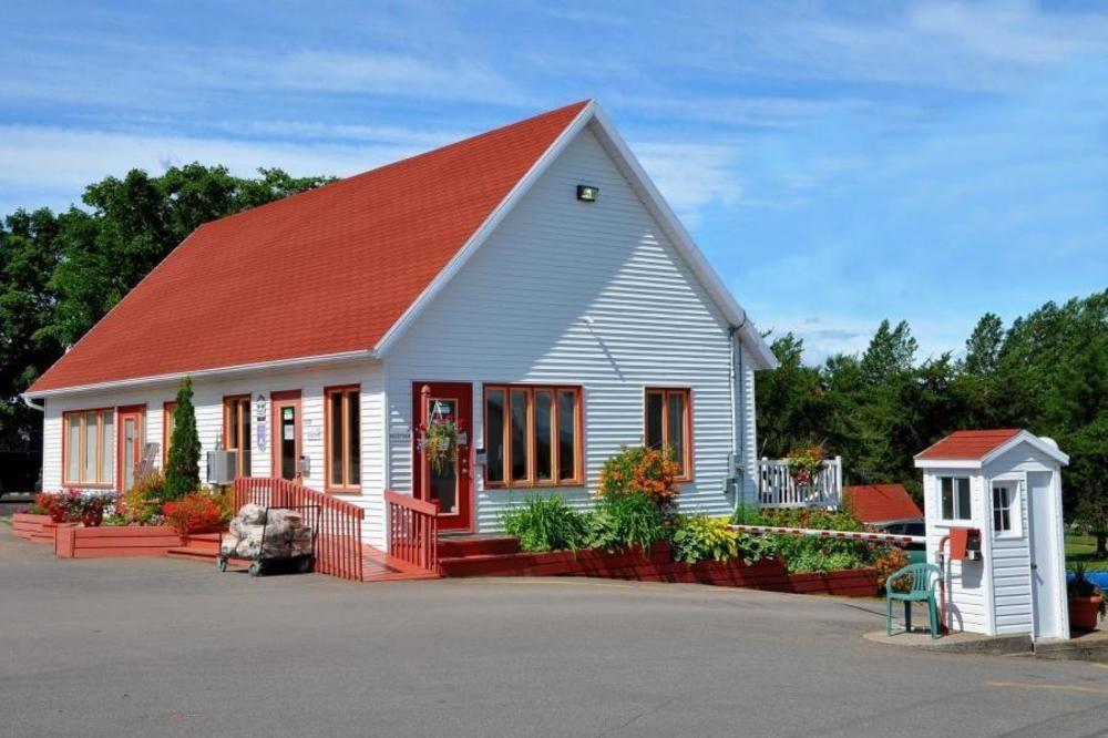 Camping & Chalets De La Demi-Lieue Hotell Saint-Jean-Port-Joli Eksteriør bilde